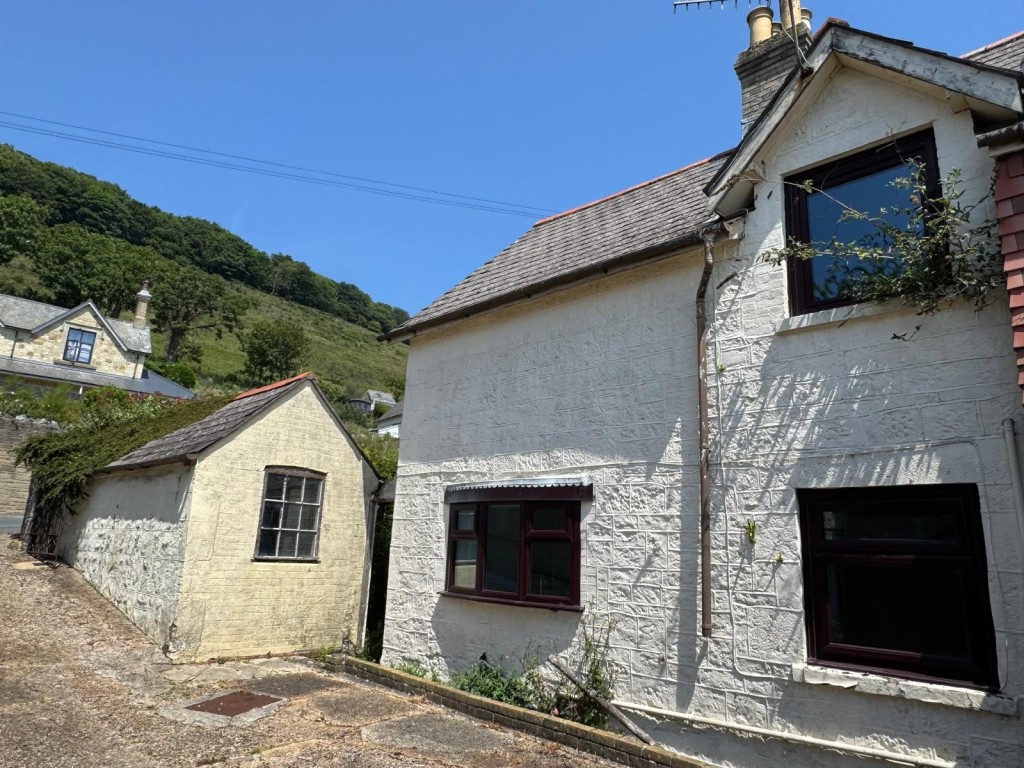 Lot: 88 - TWO-BEDROOM COTTAGE FOR IMPROVEMENT - The Cottage and St Boniface Down Beyond